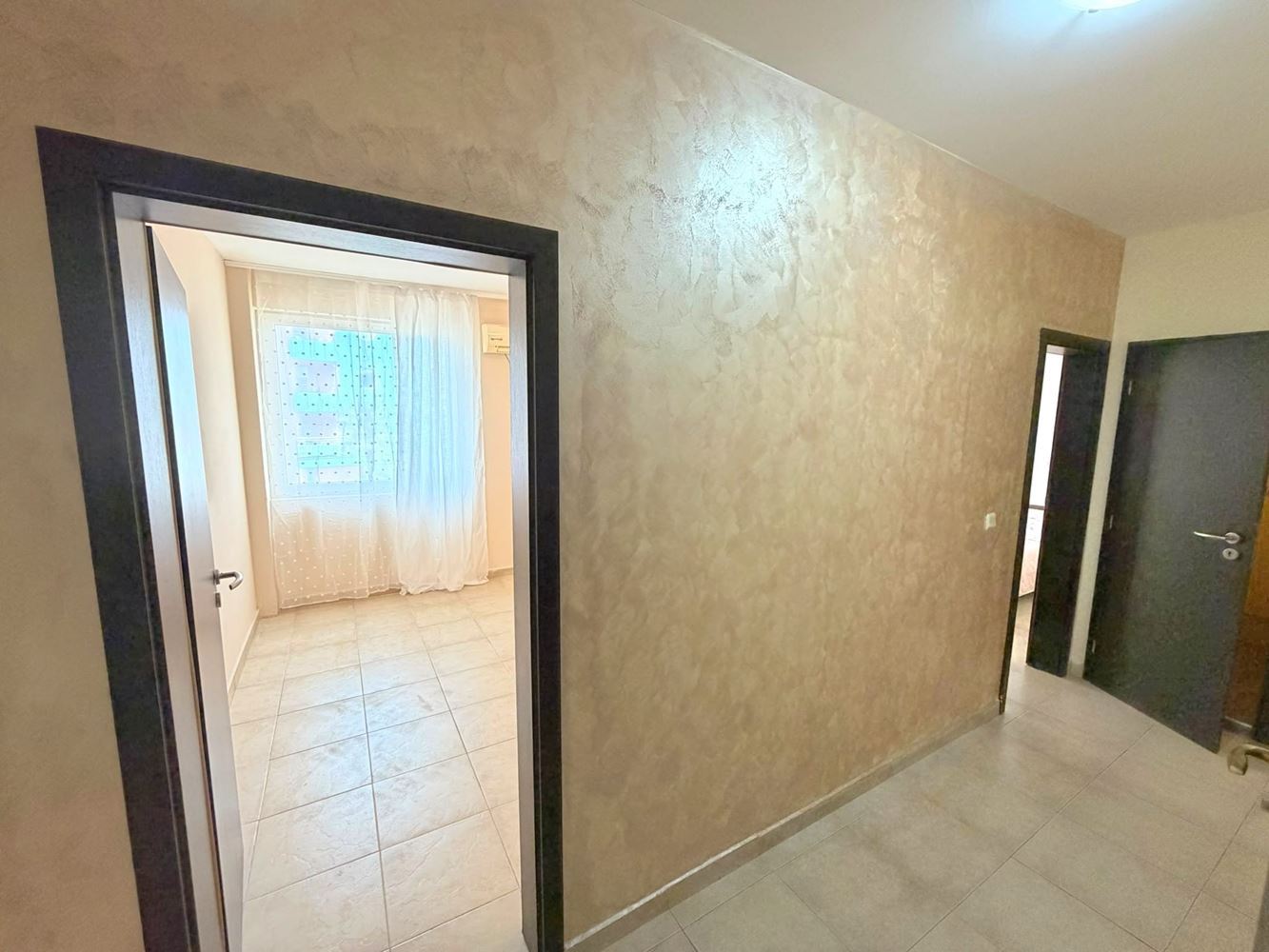 Apartmán se dvěma ložnicemi v Slunečném pobřeží bez poplatku za údržbu – výborná lokalita, atraktivní investice