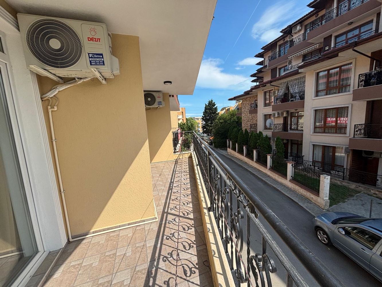 Prostorný apartmán s jednou ložnicí v Ravdě, 200 m od pláže – bez poplatku za údržbu a připravený k nastěhování