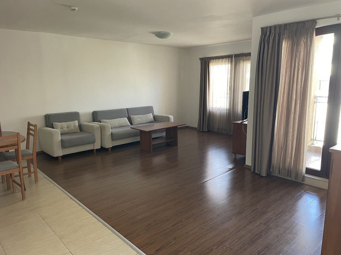 Výhled na moře a prvotřídní lokalita – byt v komplexu se službami, Aheloy