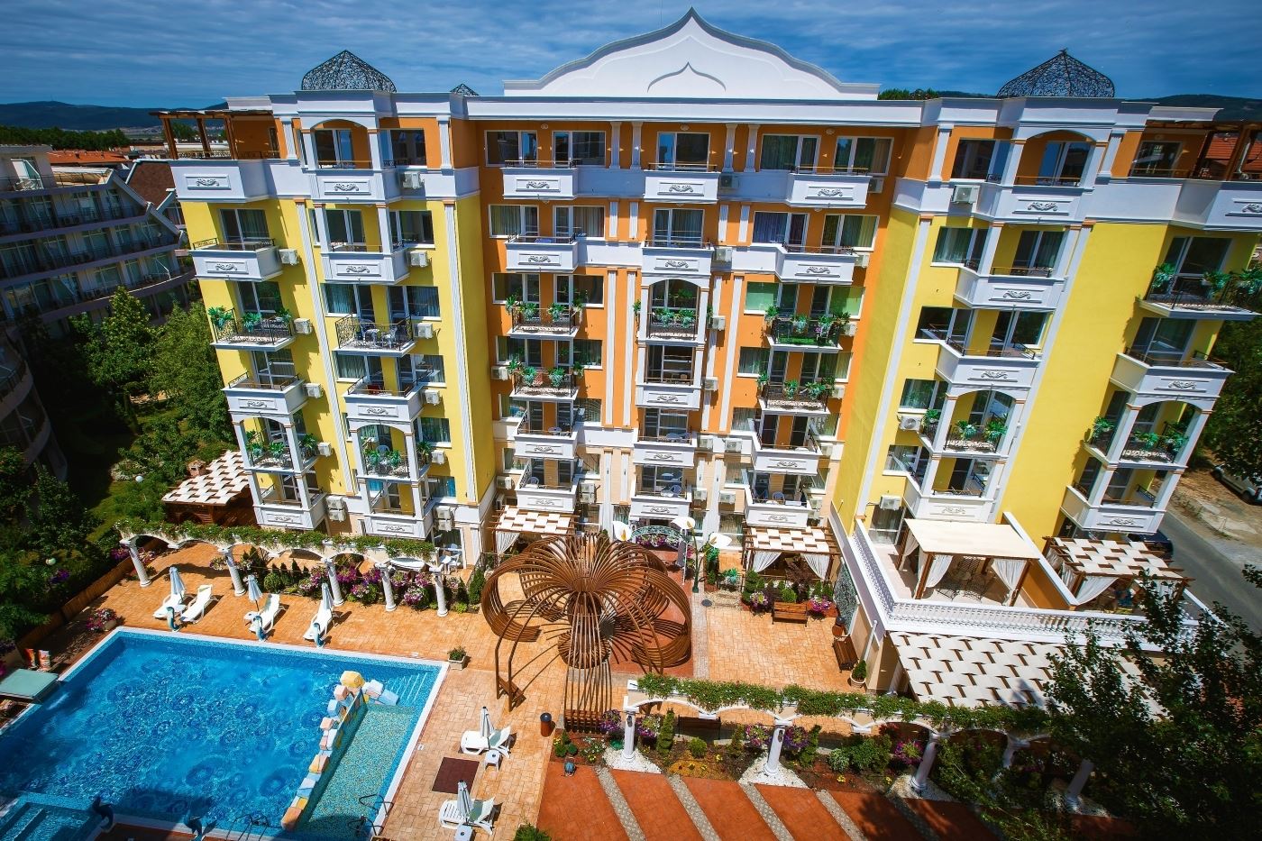 Slunečné pobřeží - Plně zařízený apartmán se dvěma balkony a působivou SPA infrastrukturou