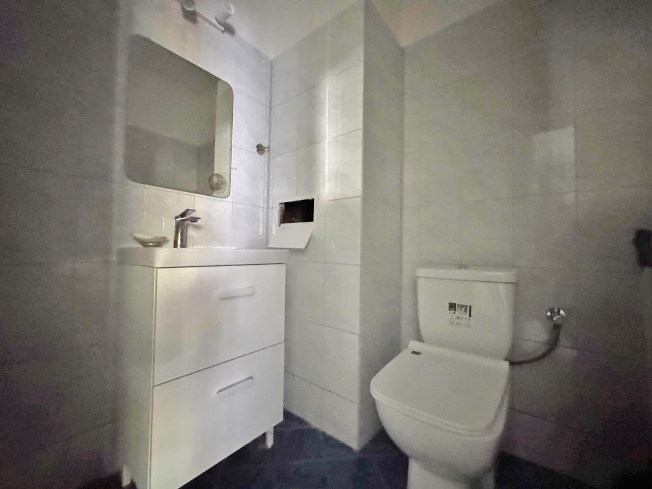 Prostorný apartmán se dvěma ložnicemi s výhledem na bazén na Slunečném pobřeží