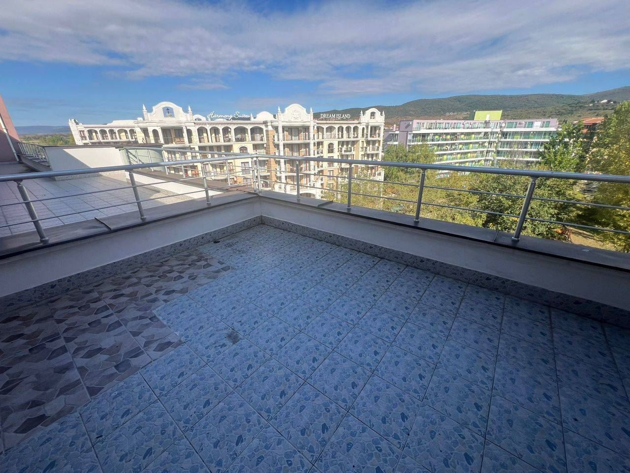 Prostorný byt s jednou ložnicí v Slunečném pobřeží – komfort a prostor v dobře udržovaném komplexu