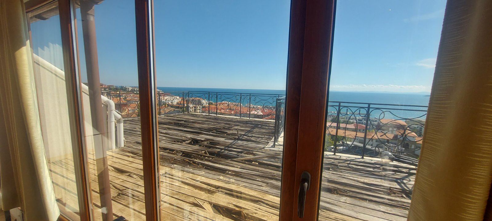 Mezonet s jedinečným panoramatickým výhledem na moře ve Sveti Vlas – bez poplatku za údržbu