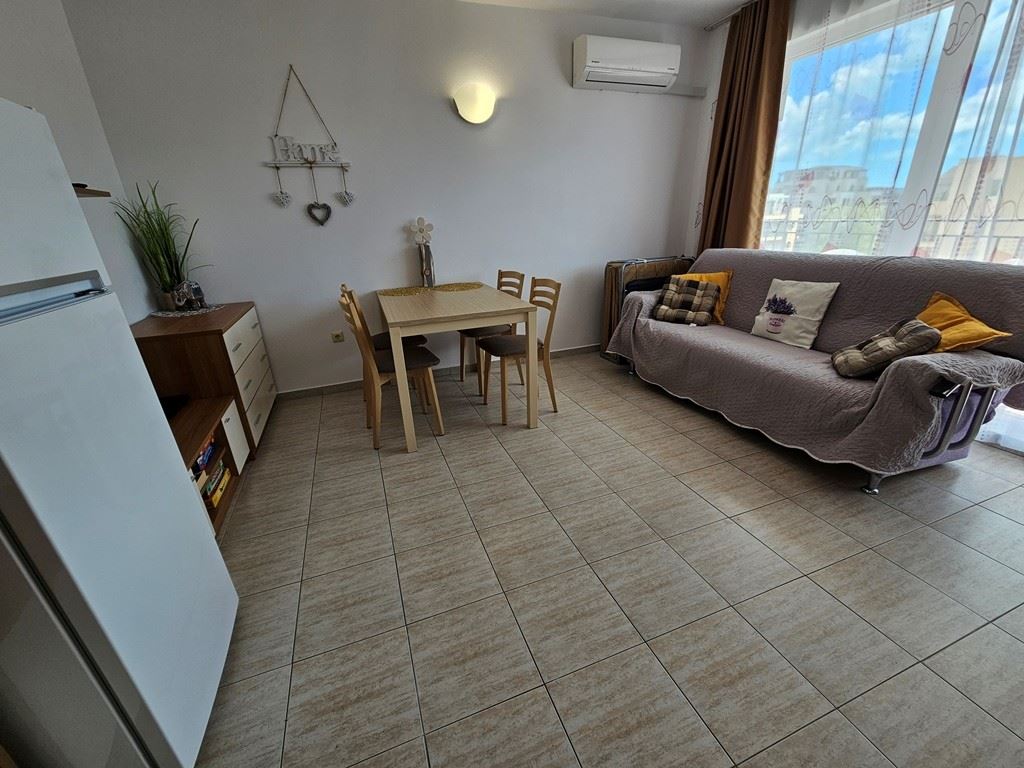 Exkluzivní 2pokojový apartmán s panoramatickým výhledem na bazén ve Slunečném pobřeží