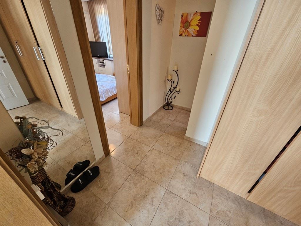 Panoramatický apartmán se dvěma ložnicemi jen pár metrů od pláže v Elenite s úžasným výhledem na záliv