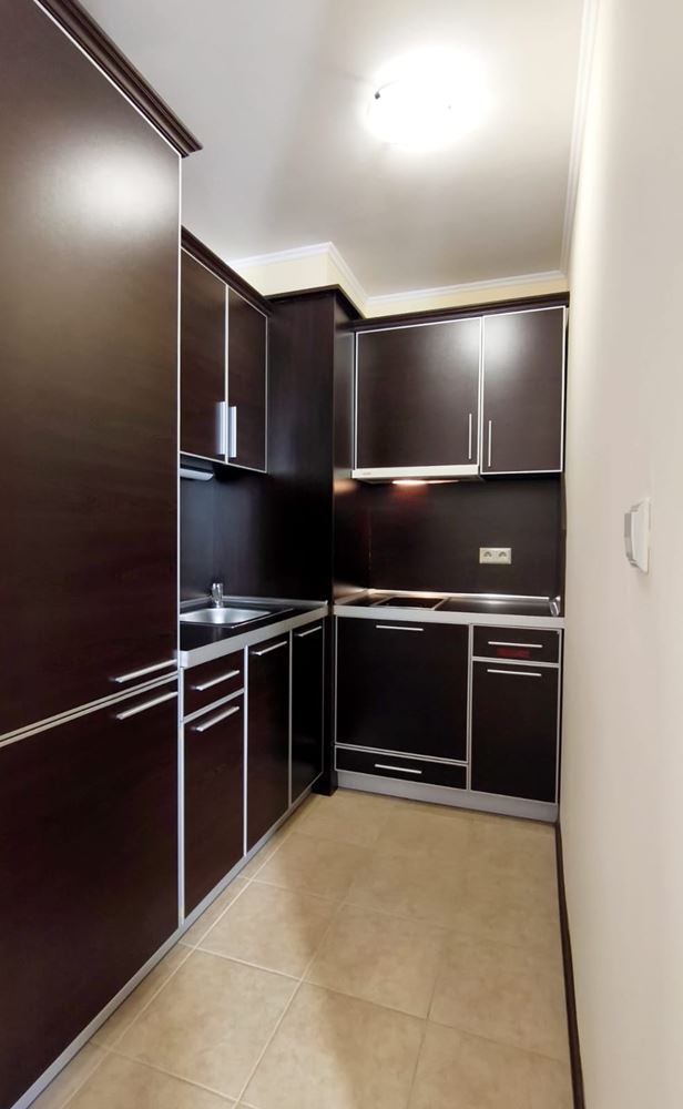 Luxusní apartmán s jednou ložnicí v první linii u moře v Pomorie – komfort a přímořská atmosféra