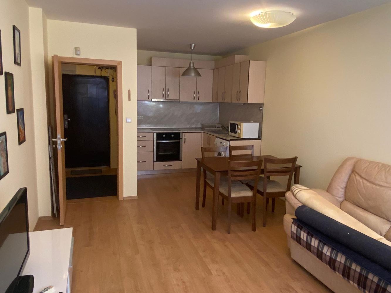 Zařízený apartmán s jednou ložnicí 50 m od moře v Pomorie