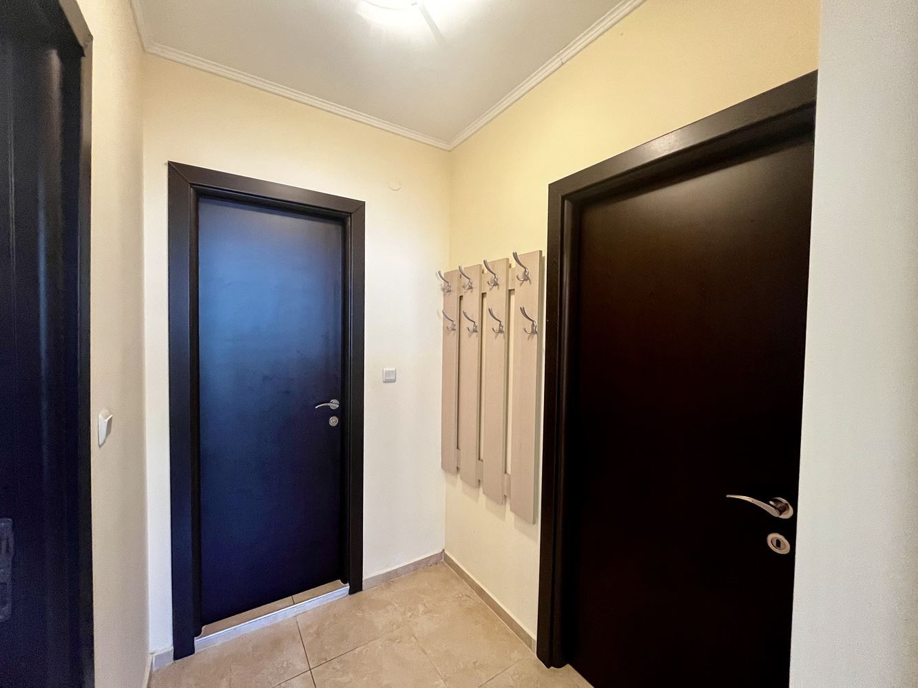 Prostorný apartmán se dvěma ložnicemi v Nesebaru – kompletně zařízený a připravený k nastěhování
