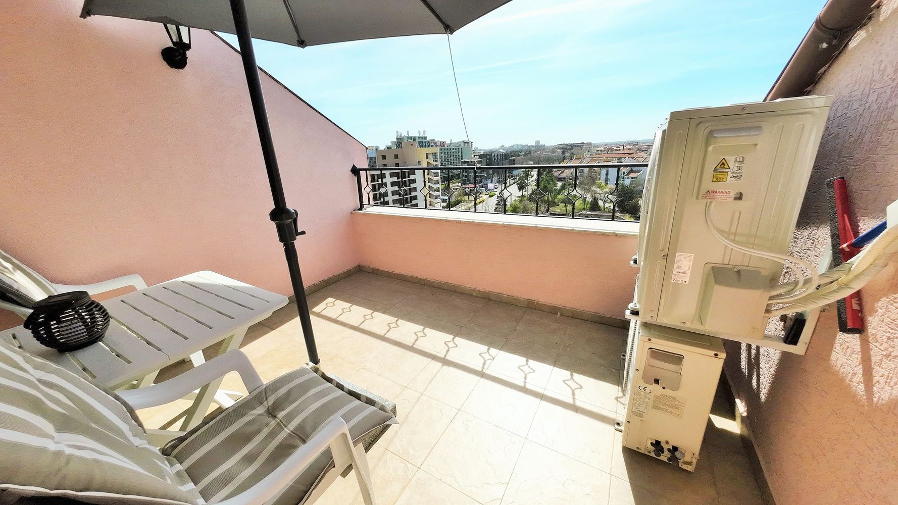 Útulný apartmán s jednou ložnicí na Slunečném pobřeží – komfort, prostornost a výborná poloha u moře
