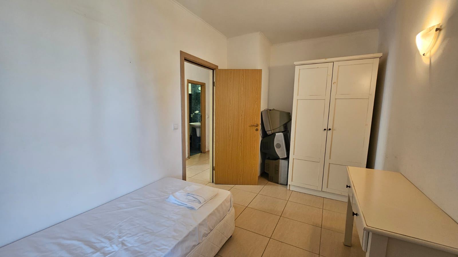 Apartmán se dvěma ložnicemi bez poplatku za údržbu, přímo u supermarketu