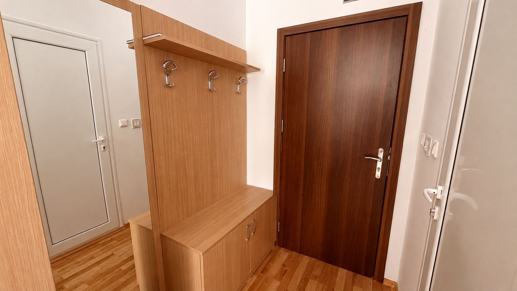 Útulný byt s jednou ložnicí a výhledem na bazén v klidné části Slunečného pobřeží