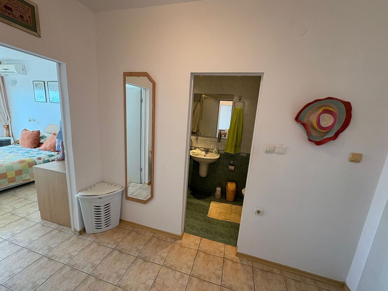 2pokojový apartmán s přímým výhledem na moře ve Svatém Vlasu – komfort, klid a resortový životní styl