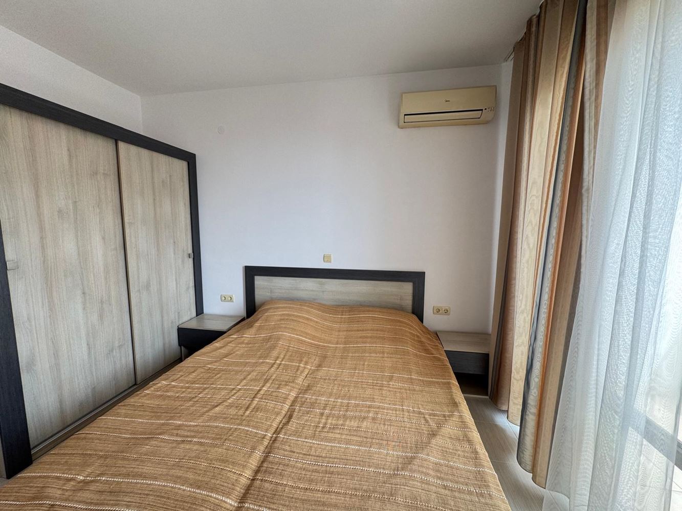 Apartmán se dvěma ložnicemi, panoramatickým výhledem na moře a soukromou pláží v prestižním komplexu v Černomorci