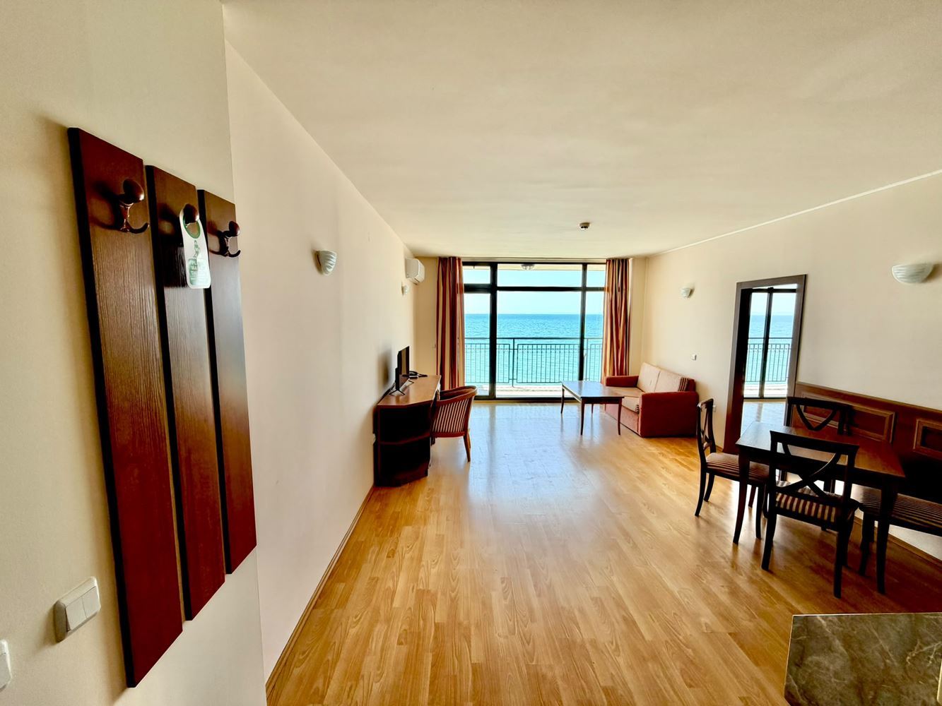 Apartmán s jednou ložnicí s panoramatickým výhledem na moře v první linii u moře ve Svatém Vlasu