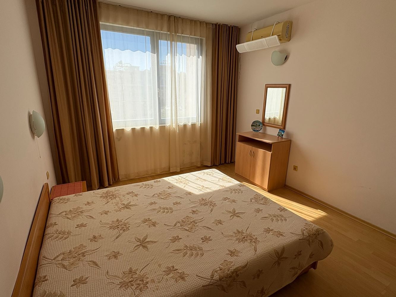 Apartmán s jednou ložnicí ve Slunečném pobřeží – komfort v komplexu s bazény a vodními skluzavkami