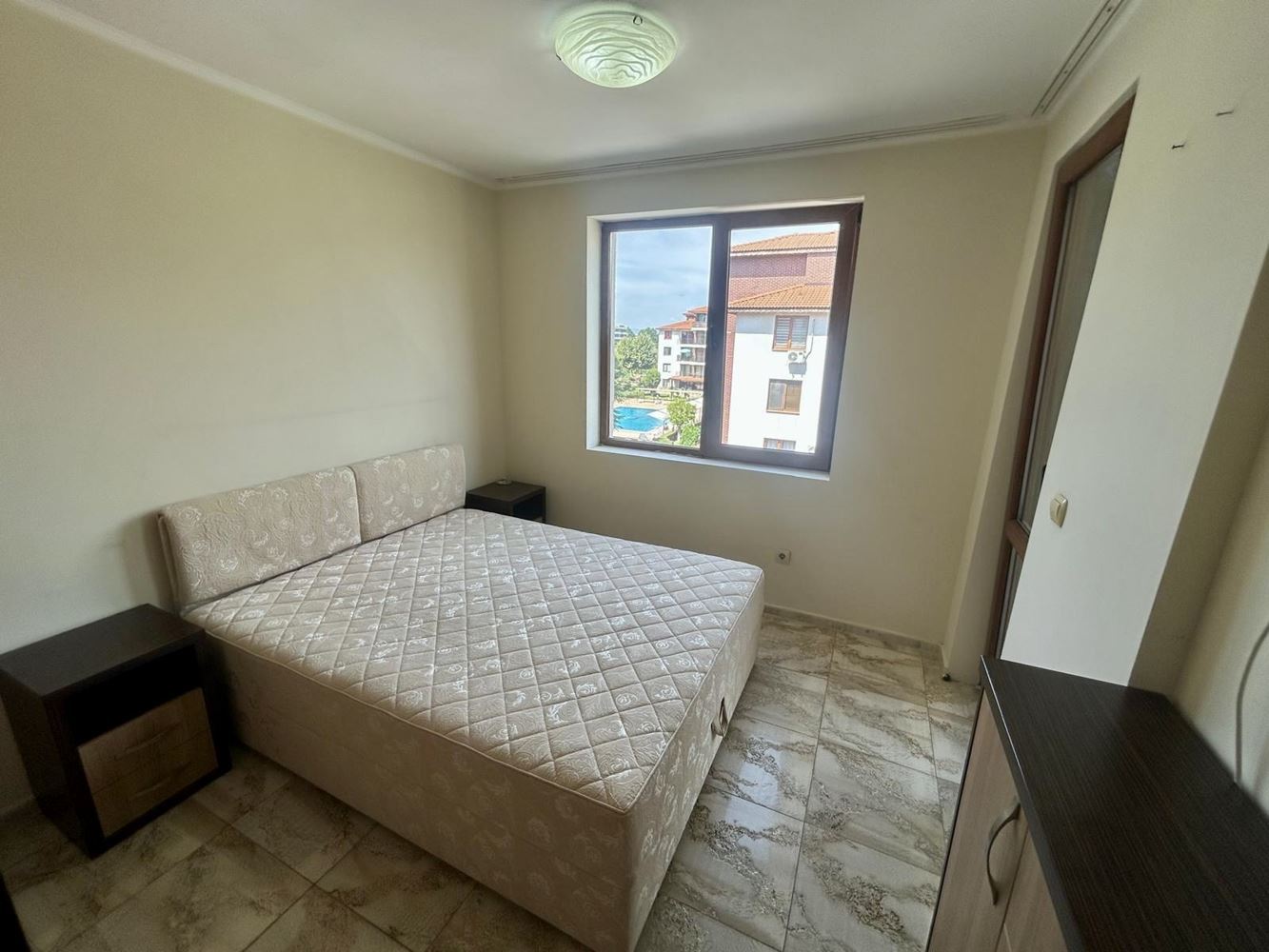 Prostorný apartmán se dvěma ložnicemi v Nesebaru – dvě terasy a možnost třetí ložnice