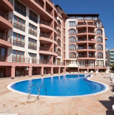 Apartmán s jednou ložnicí s výhledem na moře v uzavřeném komplexu na Slunečném pobřeží – připravený k užívání