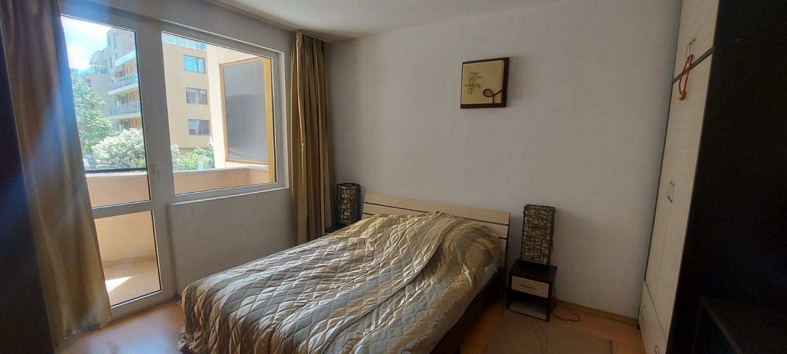 Prostorný byt se dvěma ložnicemi v moderním komplexu v centru Slunečného pobřeží
