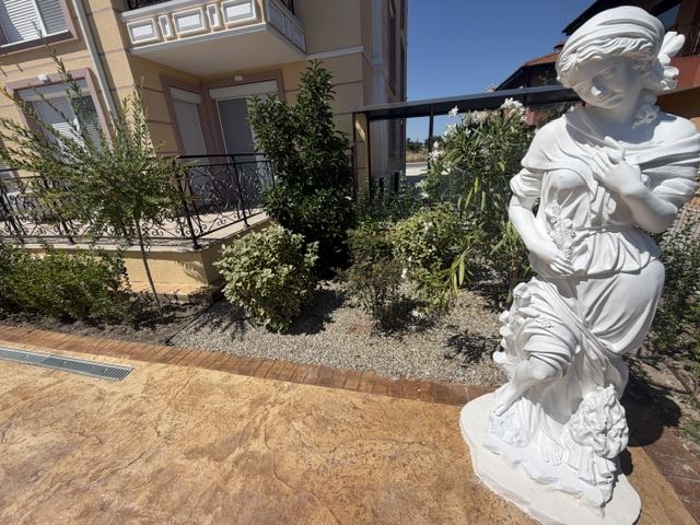Nový apartmán s jednou ložnicí a prostorným balkonem v moderním komplexu v Ravdě