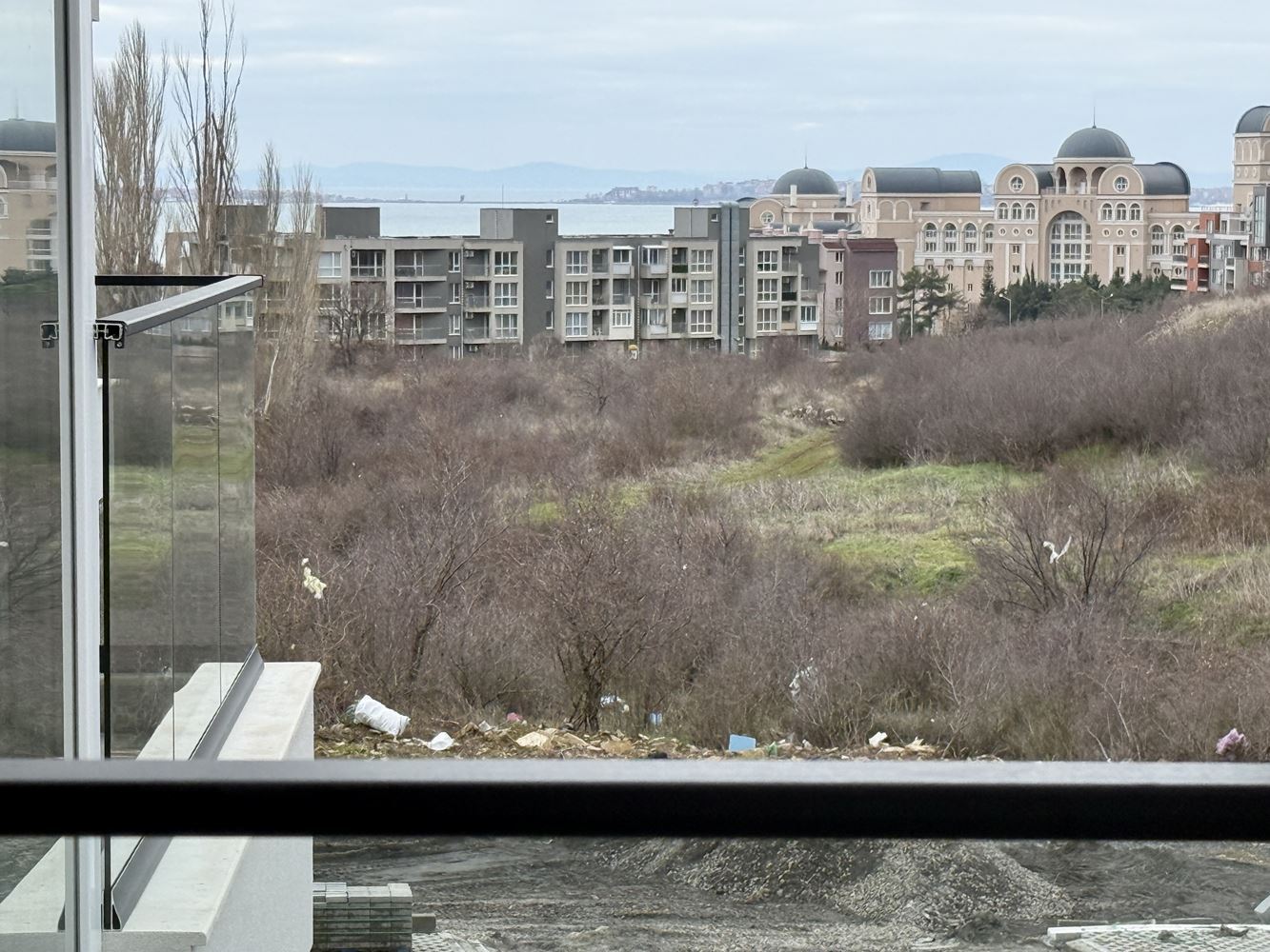 Prostorné studio s výhledem na moře v Sveti Vlas – připravené k dokončení podle vašich představ