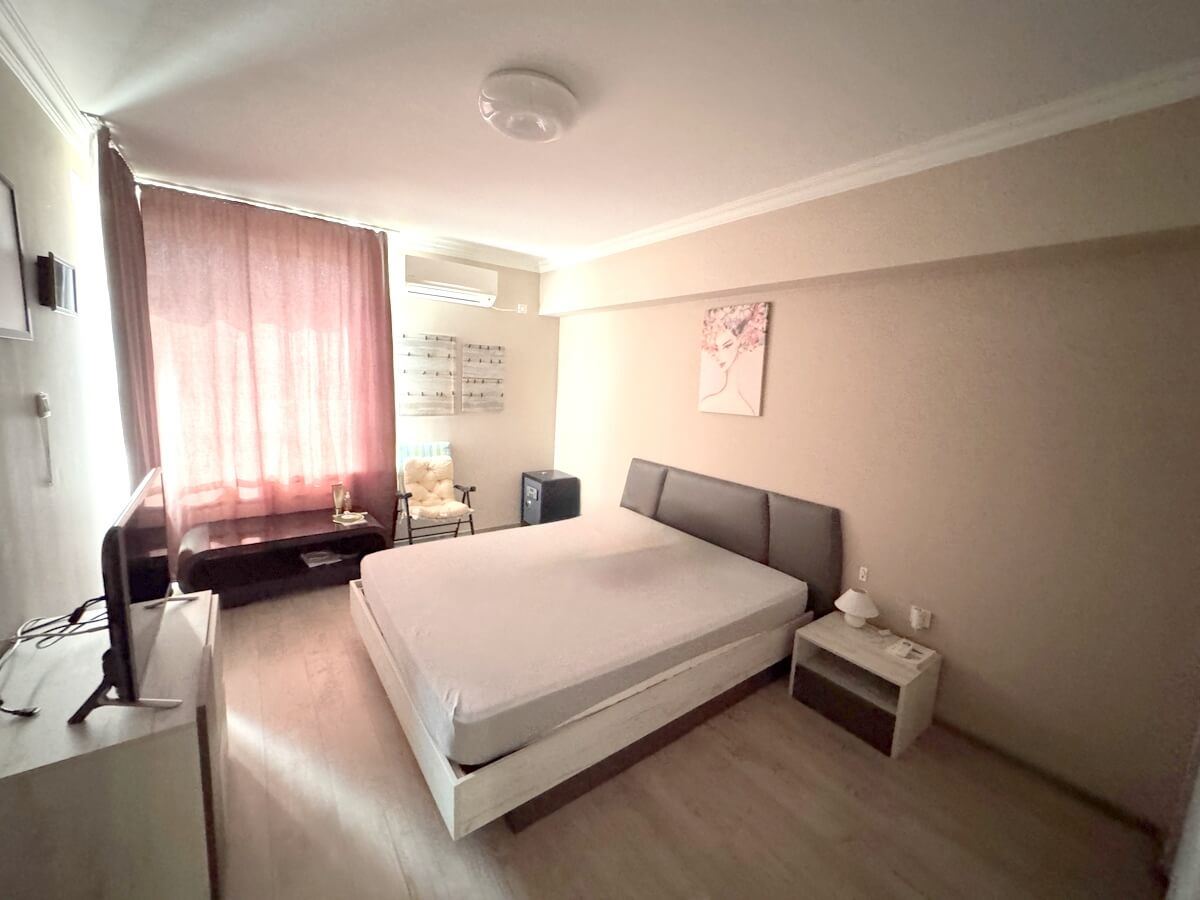 Apartmán s jednou ložnicí 300 metrů od pláže na Slunečném pobřeží – kompletně zařízený a připravený k nastěhování