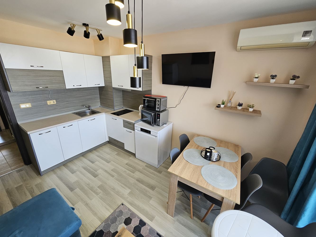 Třípokojový apartmán s výhledem na moře – poslední patro se dvěma terasami v komplexu v Nesebaru