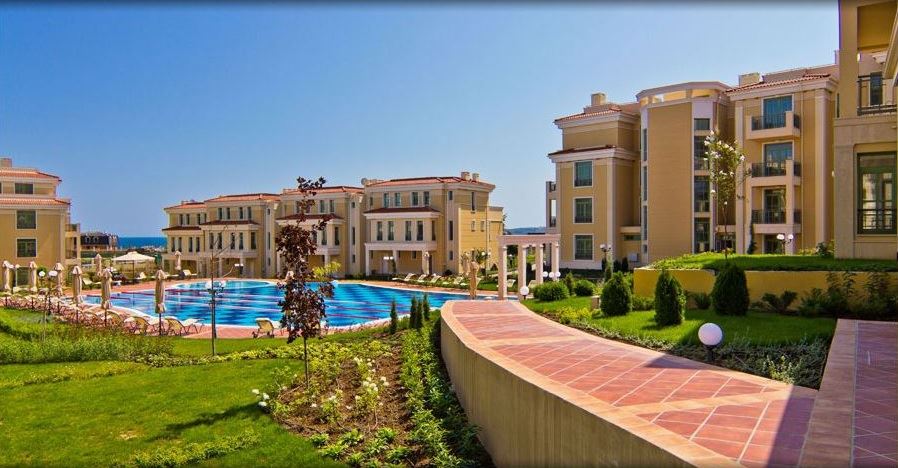 Apartmán v první linii u moře s výhledem na moře – plně zařízená nemovitost v komplexu ve středomořském stylu