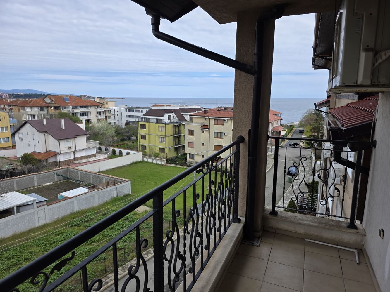 Panoramatický byt s výhledem na moře v Ravdě – prostor, komfort a skvělá poloha na druhé linii