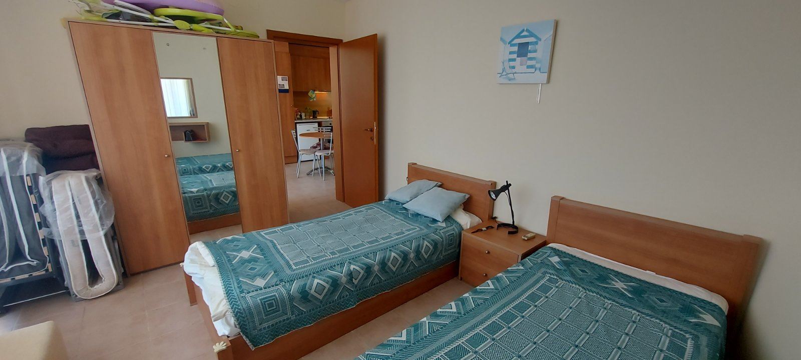 Prostorný apartmán se dvěma ložnicemi a výhledem na moře v první linii u moře – připraven k nastěhování