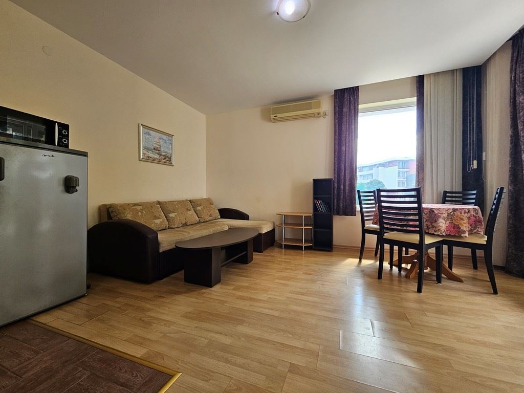 Apartmán s jednou ložnicí na první linii u moře v hlídaném komplexu v Elenite
