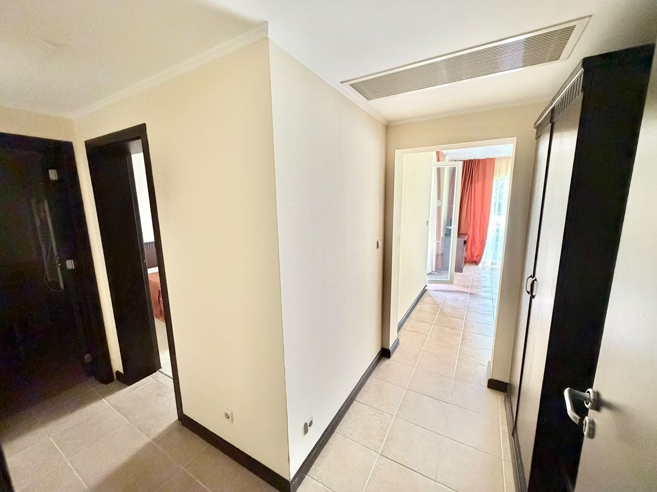 První linie v Pomorie – apartmán s jednou ložnicí v luxusním komplexu u Jižní pláže