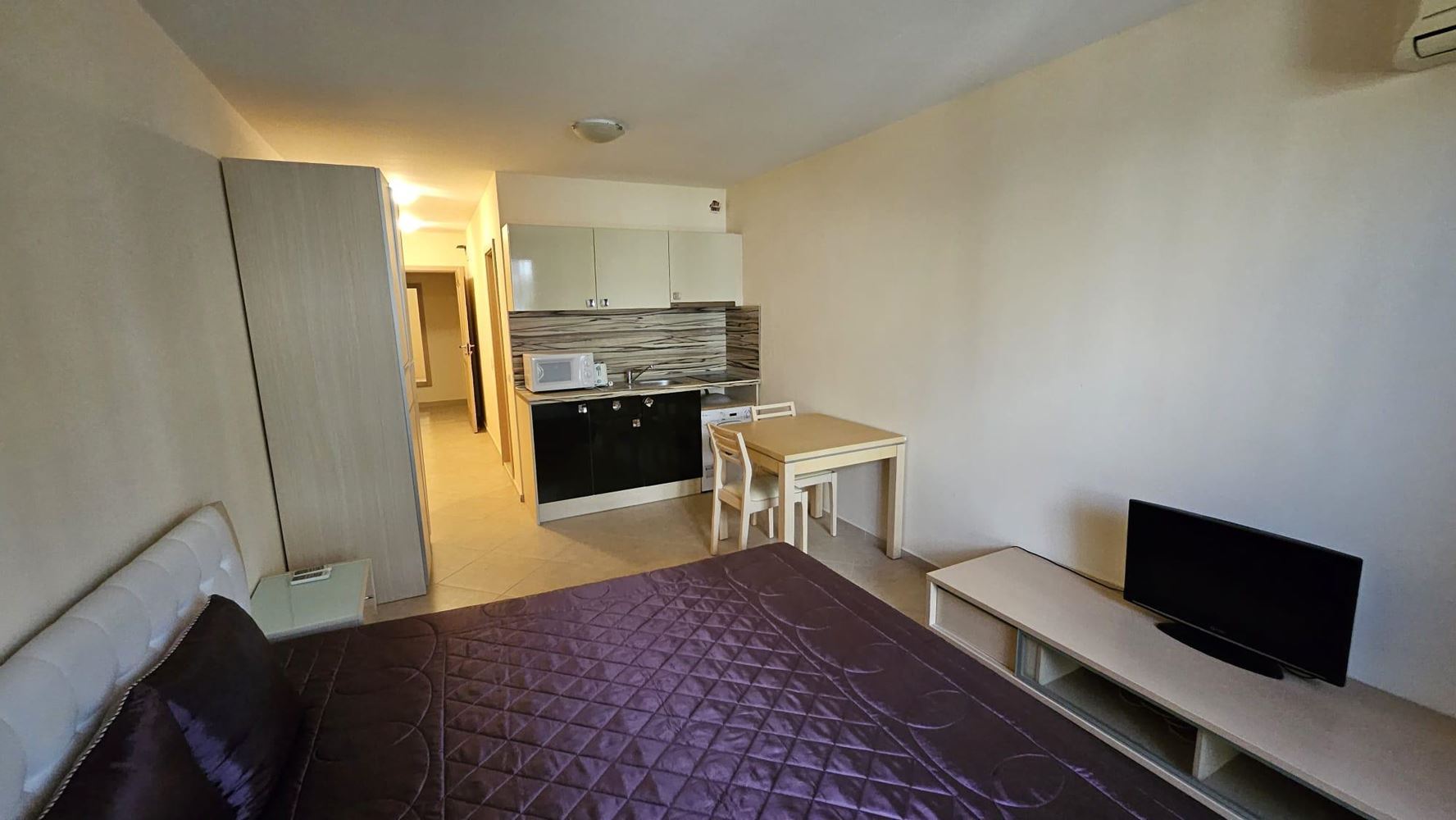 Prostorný apartmán se dvěma ložnicemi s vynikajícím potenciálem na Slunečném pobřeží – 110 m² komfortu a funkčnosti