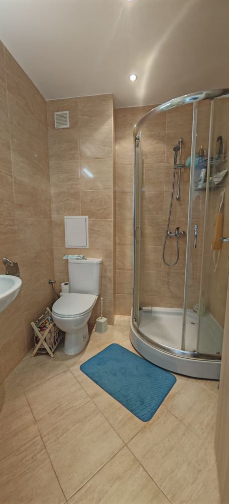 Apartmán se dvěma ložnicemi, výhledem na bazény a částečným výhledem na moře, 200 metrů od pláže ve Sveti Vlas