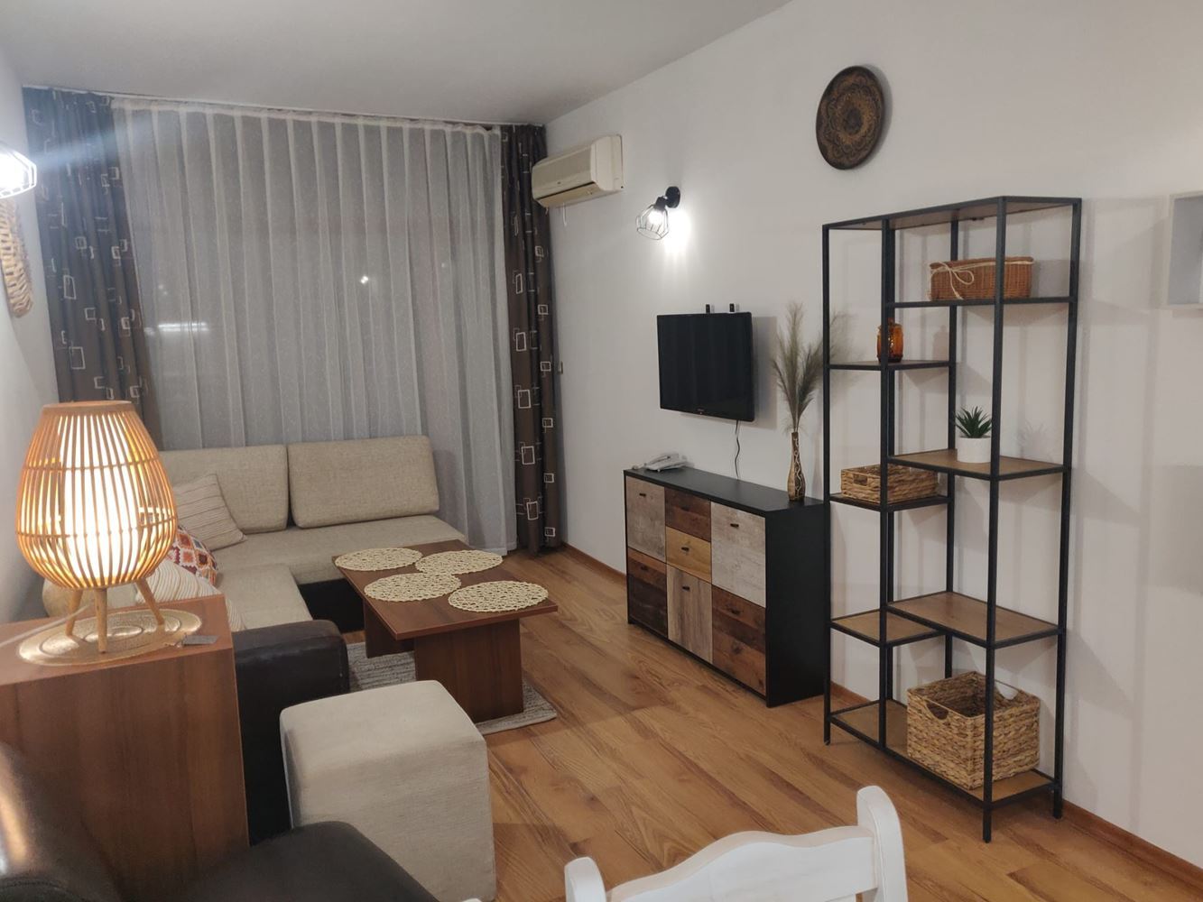 Prostorný apartmán s jednou ložnicí a částečným výhledem na moře – Slunečné pobřeží, 100 m od pláže