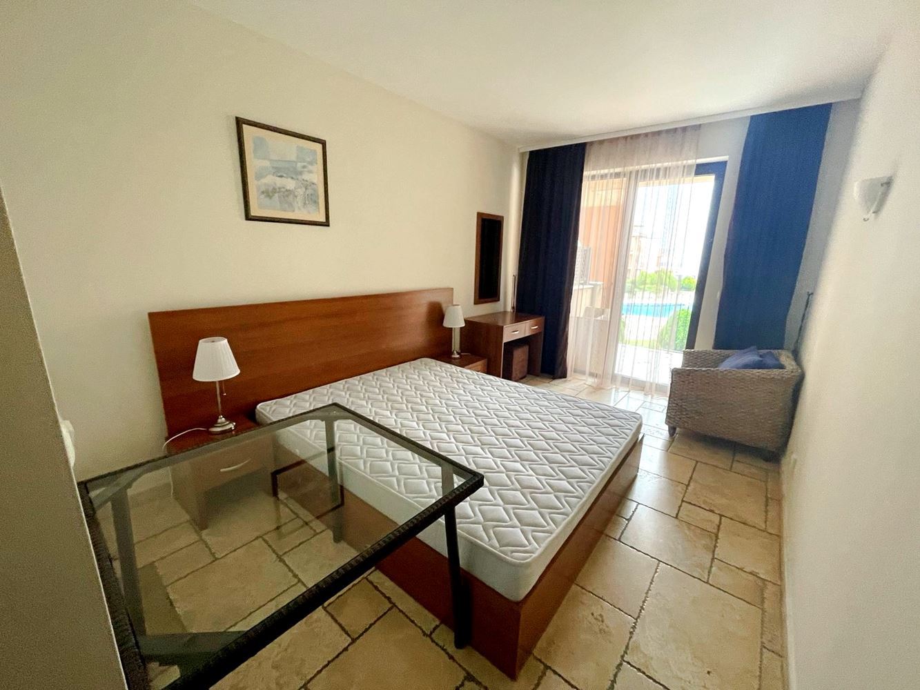 Prostorný zařízený apartmán se dvěma ložnicemi a výhledem na moře u Balčiku – komfort uprostřed přírody a Golfové riviéry
