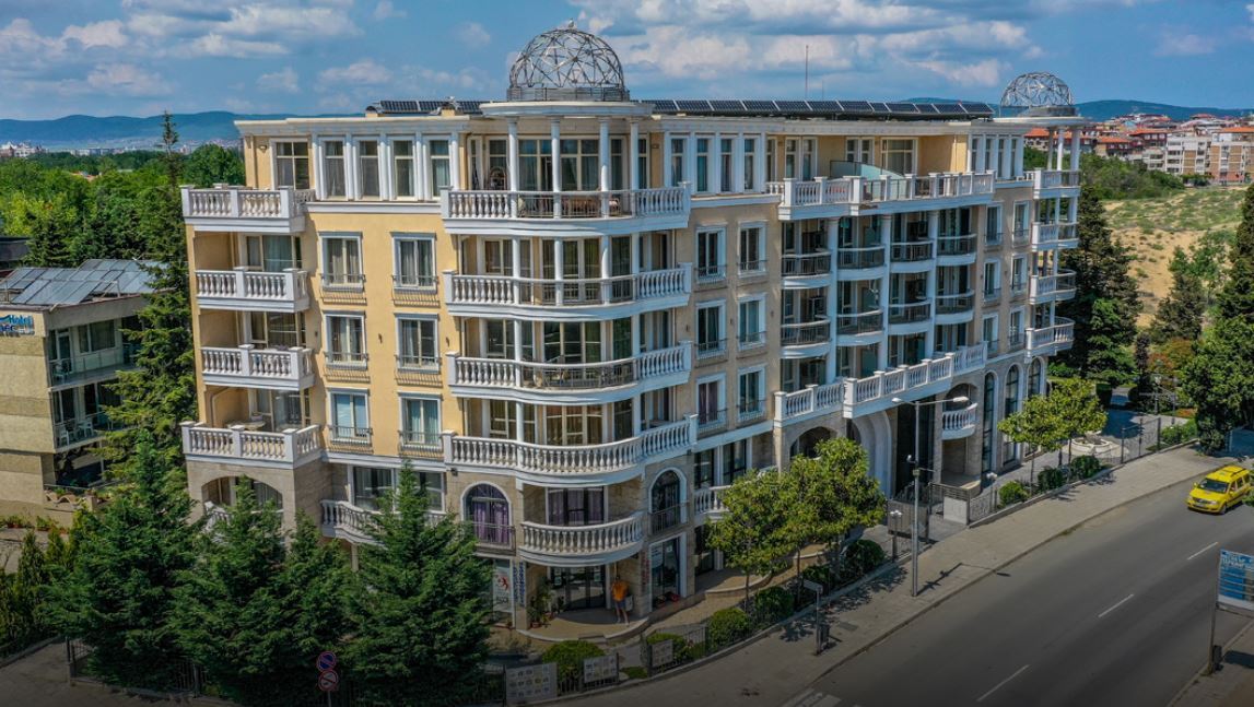 Prostorný apartmán se dvěma ložnicemi 100 metrů od pláže v Nesebaru