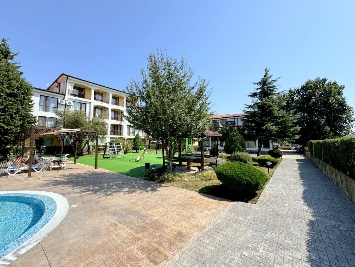 Dvouizbový apartmán s výhledem na moře v uzavřeném komplexu v Ravdě – 200 m od moře
