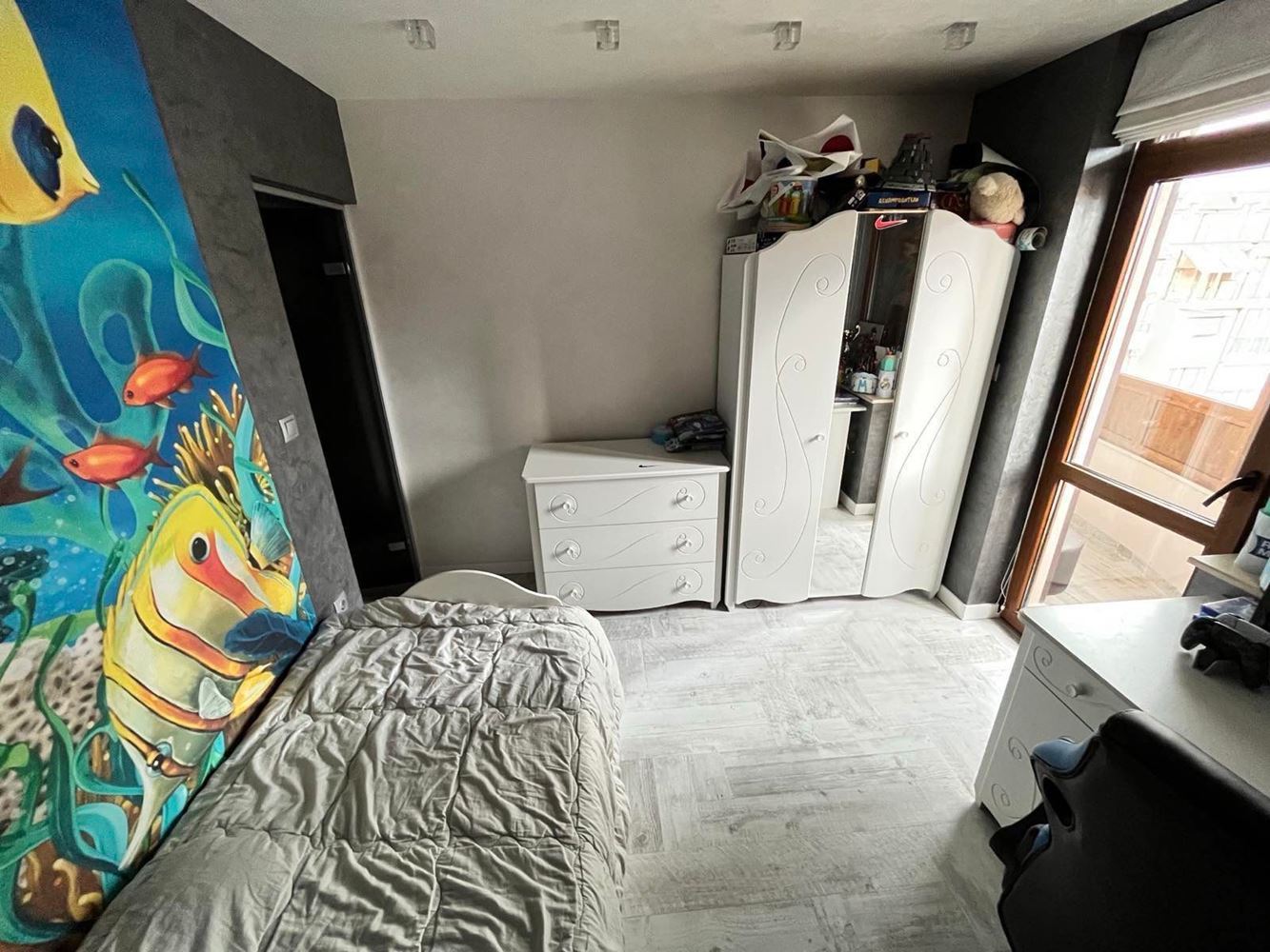 Luxusní apartmán se třemi terasami a vybavením vysoké třídy – výjimečný byt se dvěma ložnicemi v komplexu „Černé moře“, Nesebar
