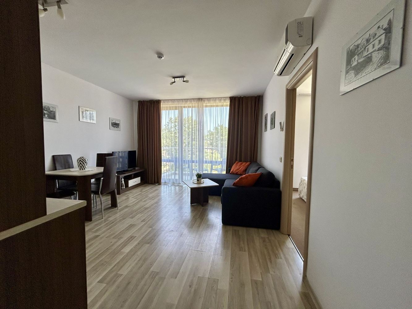Útulný apartmán s jednou ložnicí na Slunečném pobřeží – ideální nemovitost pro bydlení, dovolenou i bezpečnou investici
