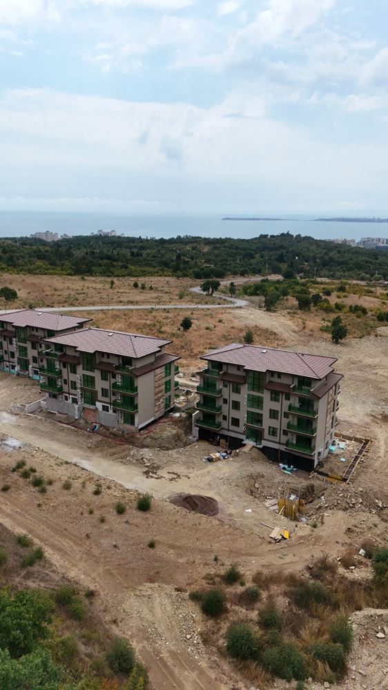 Dvoupokojový apartmán s výhledem na moře a designovou rekonstrukcí v zeleném komplexu ve Slunečném pobřeží