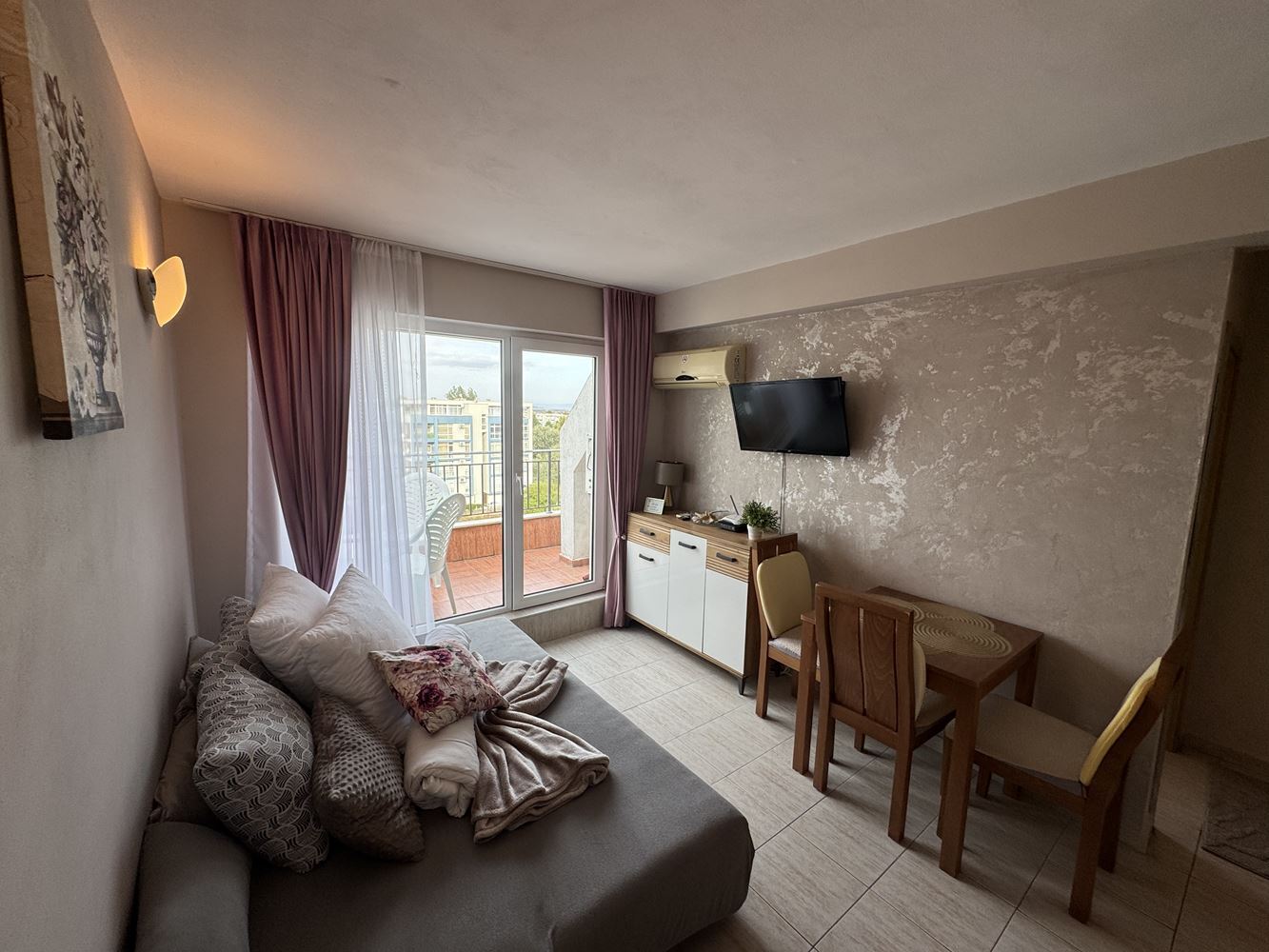 Apartmán s jednou ložnicí a panoramatickým výhledem v srdci Slunečného pobřeží