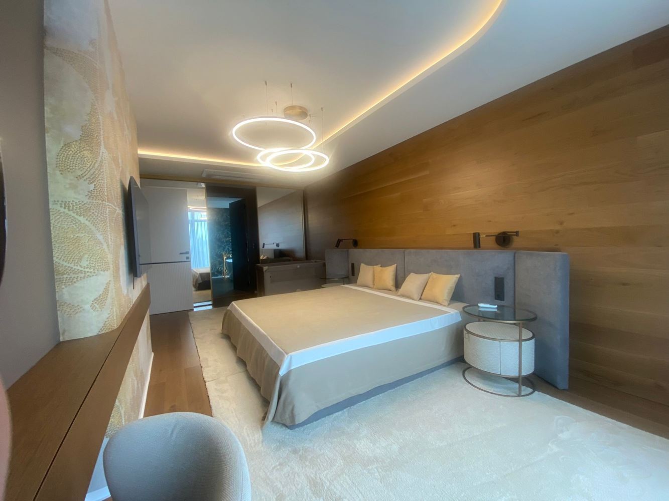 Elegantní a prostorný třípokojový apartmán v první linii u moře v Nesebaru – panoramatický výhled na moře a prémiový komfort