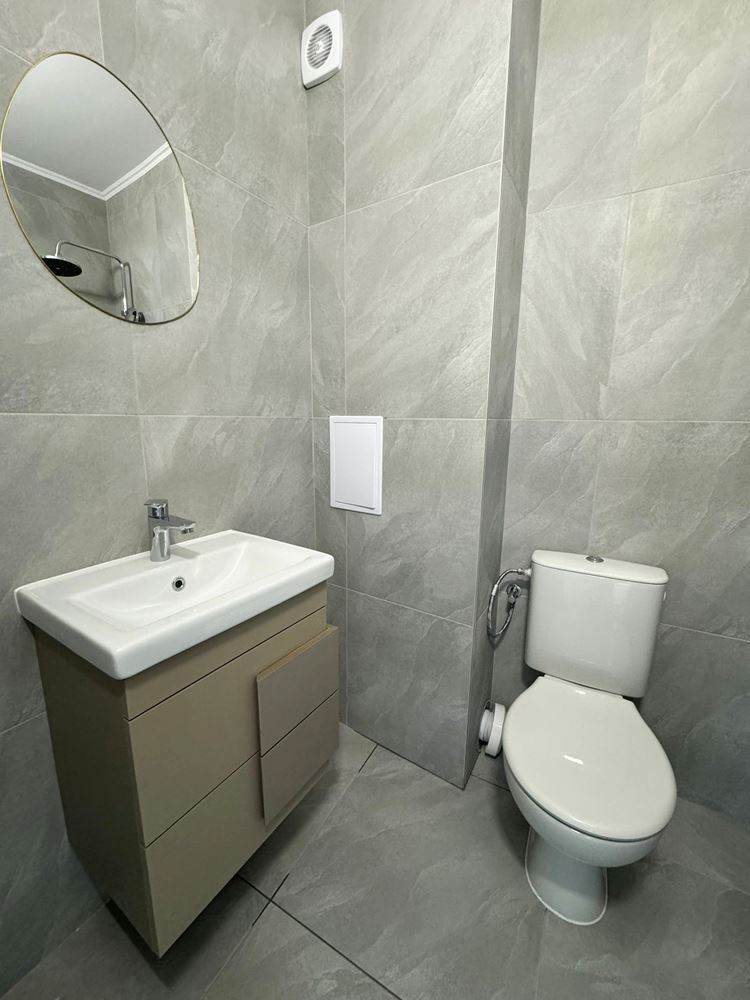 Elegantní byt se dvěma ložnicemi a panoramatickým výhledem na moře v první linii u moře na Slunečném pobřeží