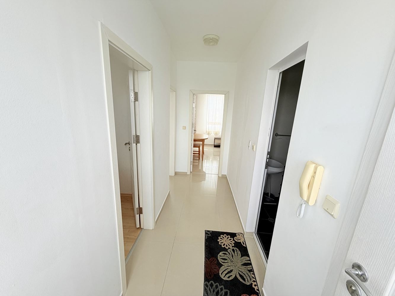 Apartmán se dvěma ložnicemi v Ravdě s výhledem na moře a bez poplatku za údržbu! 