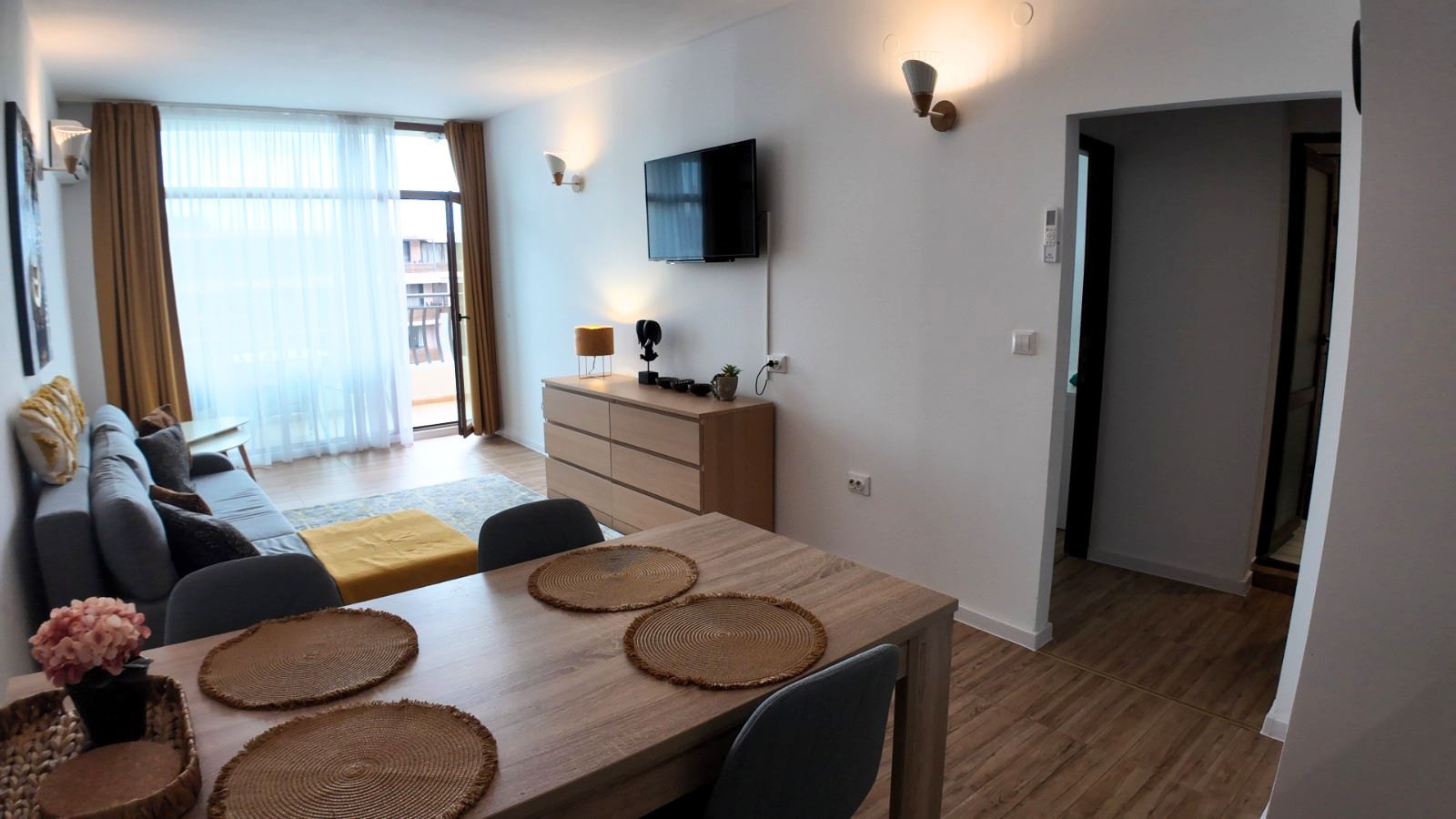 Krásný apartmán se dvěma ložnicemi na Slunečném pobřeží – kompletně zařízený v udržovaném komplexu