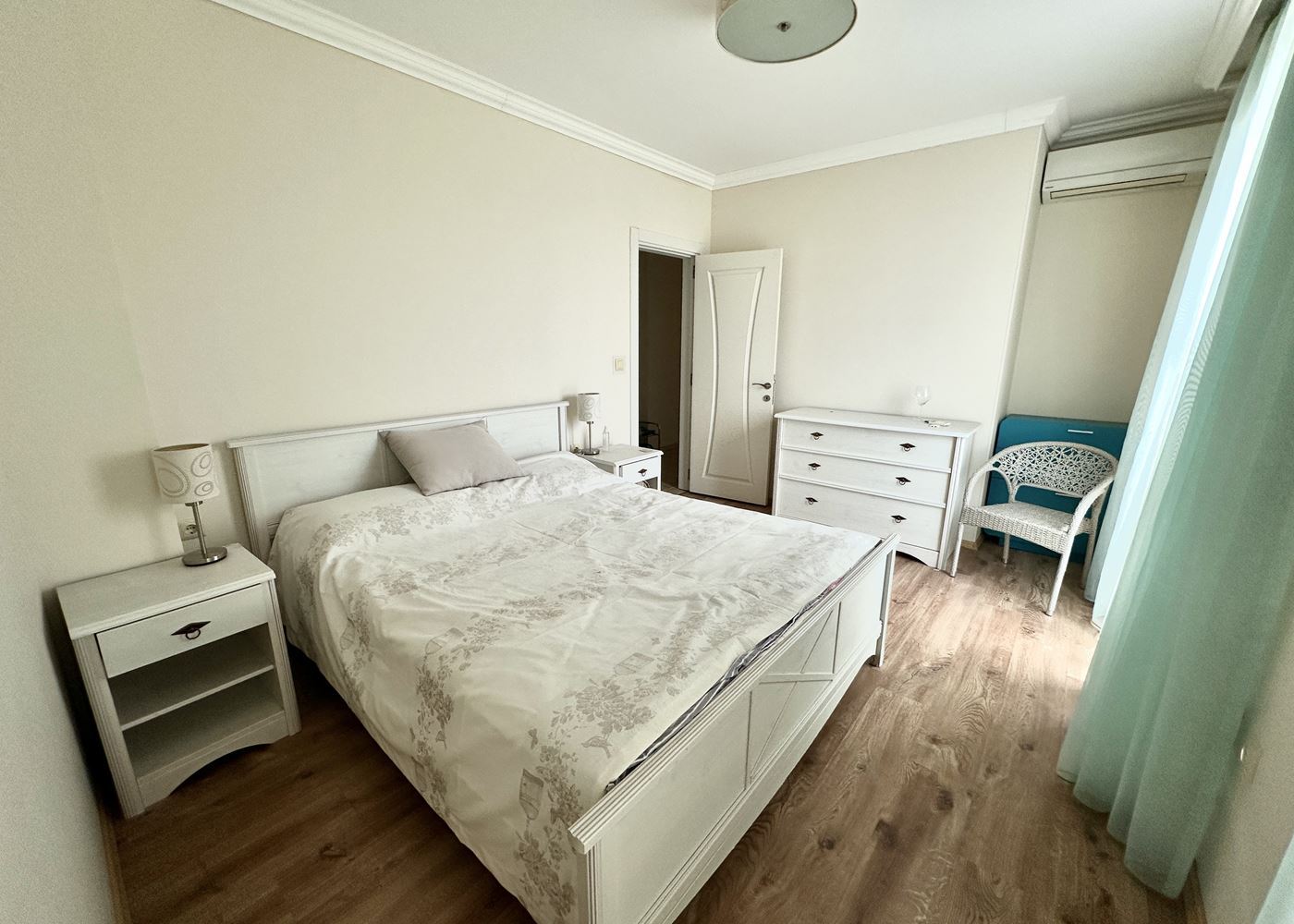 Prostorný apartmán se dvěma ložnicemi a panoramatickým výhledem na moře v Ravdě