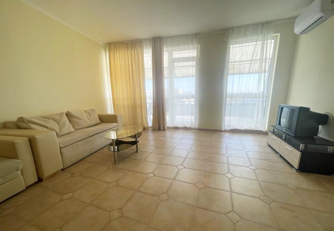 Prostorný apartmán s jednou ložnicí v top lokalitě v srdci Slunečného pobřeží