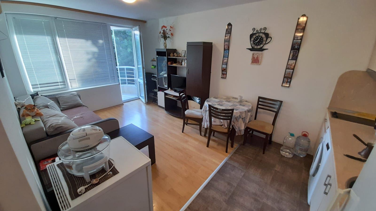 Komfortní apartmán s jednou ložnicí v celoročně fungujícím komplexu s parkováním v čtvrti Sarafovo