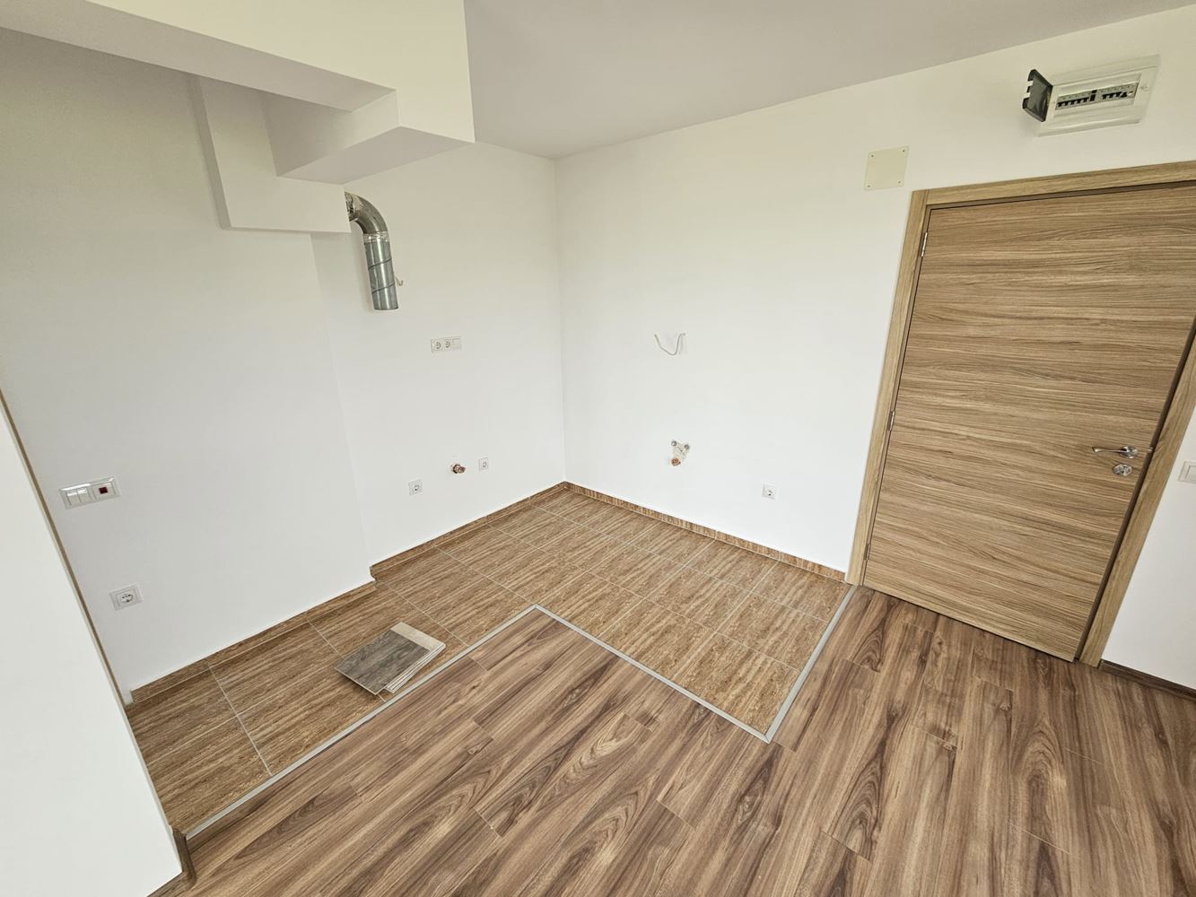 Dvoupokojový apartmán s panoramatickým výhledem v klidném komplexu u Aheloy