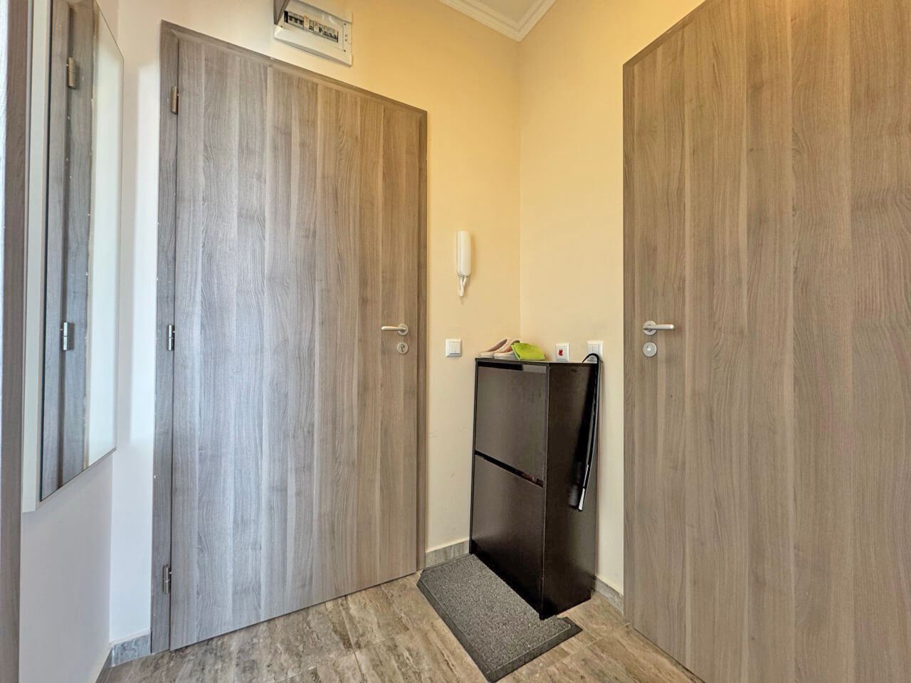 Apartmán se dvěma ložnicemi s výhledem na bazén v moderním komplexu na Slunečném pobřeží